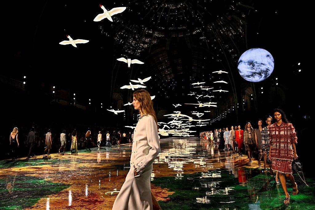 Chanel alza el vuelo: Matthieu Blazy reinterpreta la maison para Primavera-Verano 2027